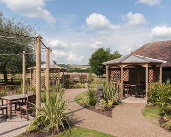 Meadow Farm Redditch by Marstons Inns - Redditch - Patio