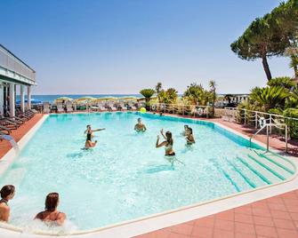 Hotel Gabriella - Діано-Марина - Басейн