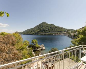 Apartments and Rooms Nike (50271-A2) - Sobra - island Mljet - Sobra - Balcony