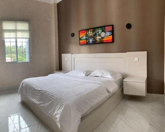 Hotel 78 Parapat Mitra RedDoorz - Parapat - Slaapkamer