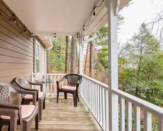 Charming Saluda On My Mind – 2min Walk To Downtown - Saluda - Balkon