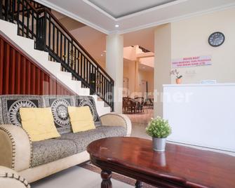 Griya Loka 2 Syariah Near Simpang Lima Mitra RedDoorz - Semarang - Lobby