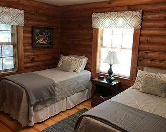Beautiful Log Cabin with Private Dock and Boat Ramp - Batesburg-Leesville - Bedroom