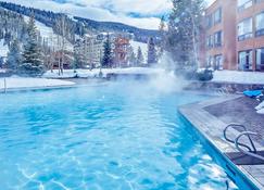 Ski-in/out, mountain-view condo with hot tub, pool & gym - Big Sky - Piscina