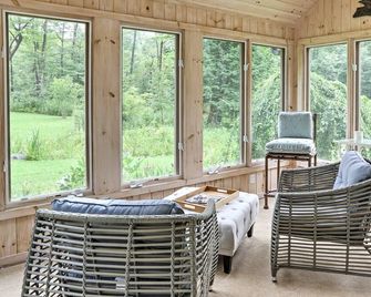 Berkshires Home on 11 Acres w/ Pond & 2 Fire Pits! - Becket - Sala de estar