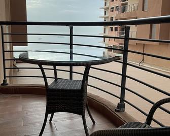 T3 vue sur Mer Akid Lotfi - Oran - Balcony