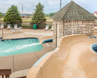 Holiday Inn Express Wisconsin Dells By IHG - Wisconsin Dells - Uima-allas