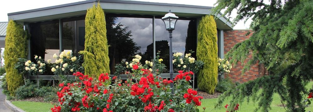 Cedar Lodge Motel - Morwell - Outdoor view