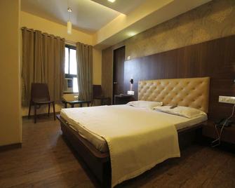 Hotel Divya International - Thane - Спальня