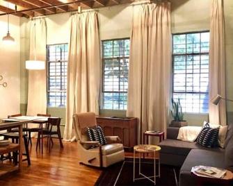 Downtown Lynchburg, Panel Loft, Lyh Va Virginia - Lynchburg - Living room