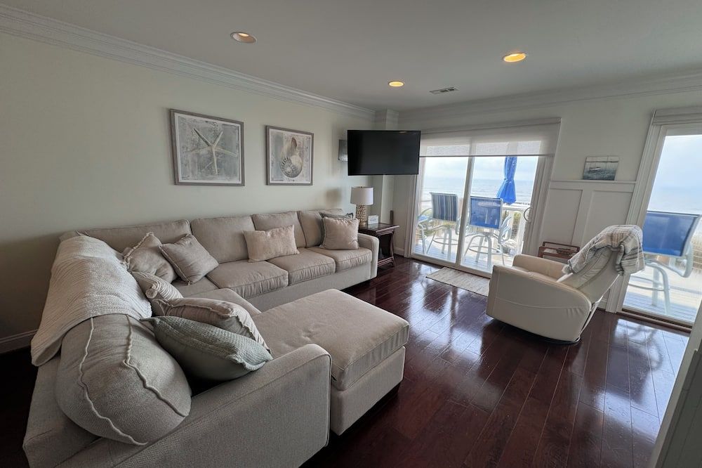 Welcome To Paradise!! Beautiful Oceanfront 3 Br Townhome With Amazing Views!
