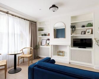 The Chelsea Apartment By Hok Living - London - Living room