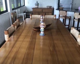 Lake front villa with private pool, beach, garden and terrace with lake views!!! - Tequesquitengo - Dining room