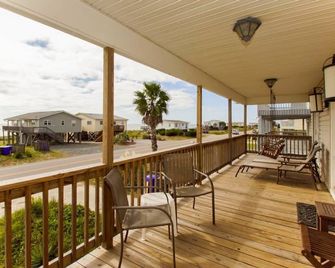 Natural Hi / 4928 East Beach Drive - Coastal Vacation Resorts - Oak Island - Balcón