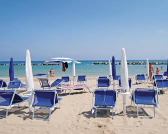 Gorgeous Apartment In Pesaro -Pu- - Trebbiantico - Platja