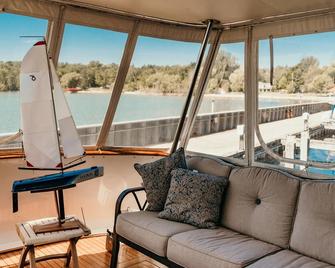 60' Luxury Yacht Northport MI on Grand Traverse Bay - Northport - Sala de estar