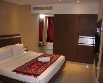 Peppermint Hotel - Hosūr - Bedroom