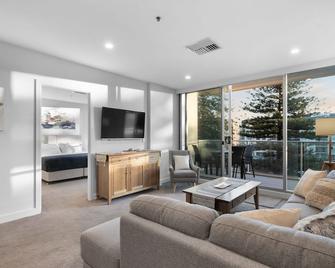 Belle Escapes - Coast on Colley Terrace - Glenelg - Living room