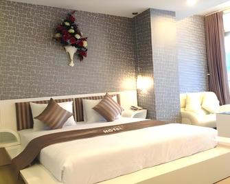 Luxury Hotel - Ho Chi Minh City - Bedroom