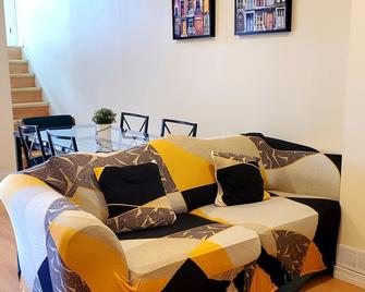 2-bedroom guest suite at YorkU+parking near subway - Toronto - Restaurant