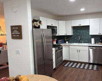 Your Cortland Home Base Near Suny - Cortland - Kitchen