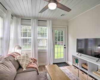 Relaxing King Master Suite! Great backyard, Games, Firepit - Fort Gibson - Salon