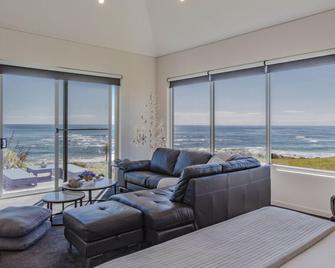 Saltwater - Absolute Oceanfront, Fire Pits, some Villas with Hot Tubs and Sauna - Scamander - Sala de estar