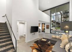 Urban Loft in Redmond Core - Redmond - Living room