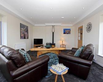 Beach View Cottage, Pet Friendly In Daliburgh, Isle Of South Uist - Isle of South Uist - Living room