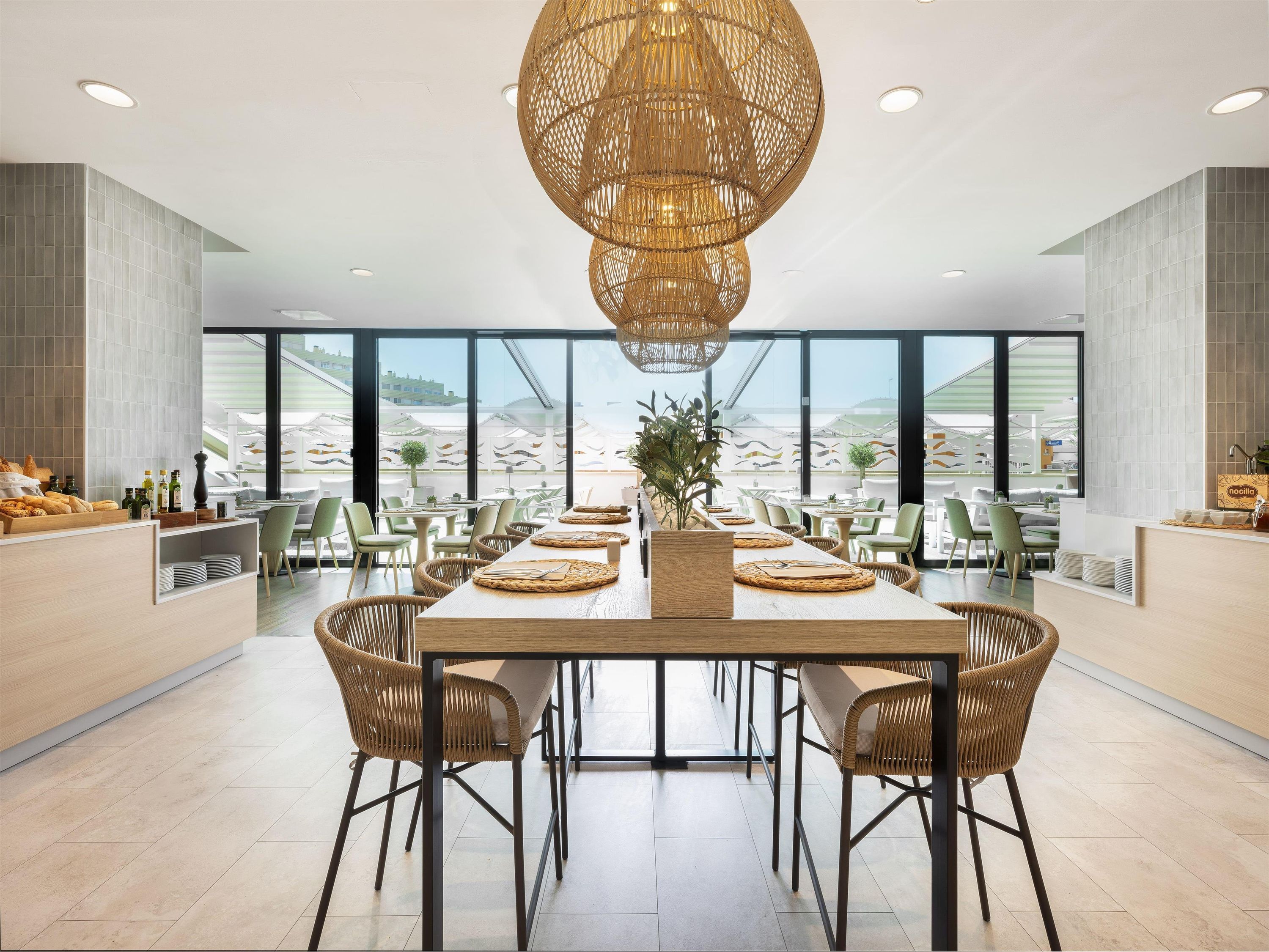 مالجا ألاميدا ثينترو أفيليتيد باي ميليا - ملقة - مطعم