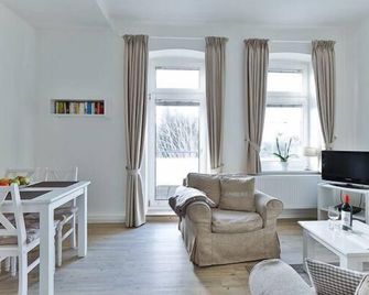 App. 6 Mit Südbalkon In Strandnaher Lage - Bäderstil-Villa In Wenningstedt/Sylt - Wenningstedt-Braderup - Wohnzimmer