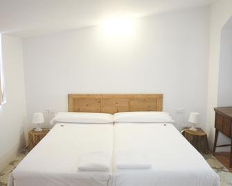 Hotel Pigal - Tarragona - Bedroom