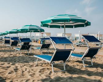 Hotel La Pergola Dependance - Lignano Sabbiadoro - Beach