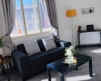 Doncaster City Centre Deluxe Whole Apart - Doncaster - Living room