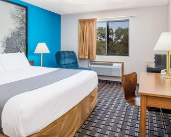 Super 8 by Wyndham Lincoln West - Lincoln - Kamar Tidur