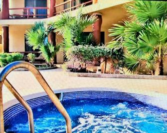 Villa Jaguar Beachfront Luxery 2b2bth Su - Majahual - Pool