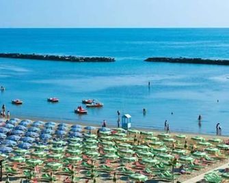 Hotel Rosy - Bellaria-Igea Marina - Strand