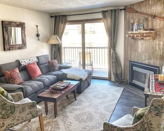 Cozy, updated 2 Bedroom / 2 Bathroom condo - Steamboat Springs - Stue