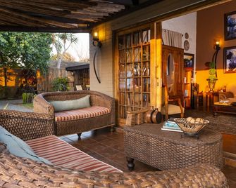 Ama Zulu Guesthouse & Safaris - Hluhluwe - Veranda