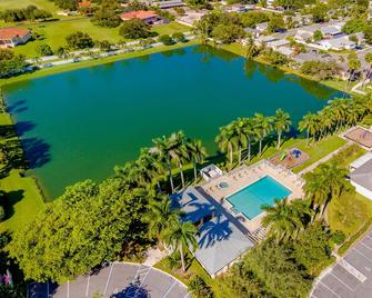 Sparkling Clean, Cozy & Close 2 Nsu, Fiu, Ffl Airport, Sawgrass Mall - Davie - Pool
