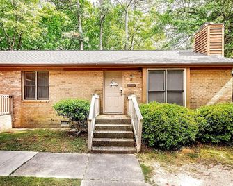 No Place Like Homeplace - Fayetteville - Building