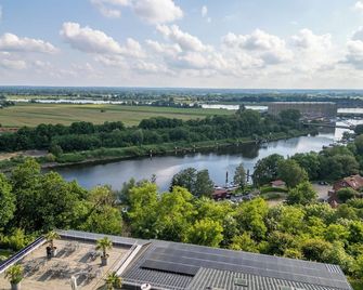 Hotel Zum Halbmond - Lauenburg - Outdoors view