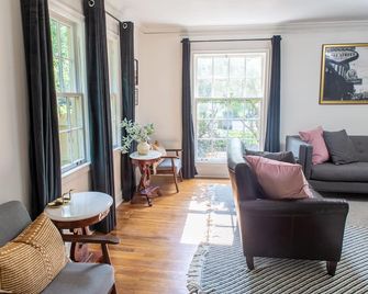 J Birds' Cottage Midtown Memphis - ממפיס - סלון