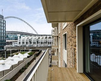 Modern 2 Bed Apartments next to the Wembley Stadium - Wembley - Balcony