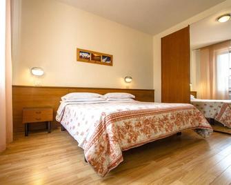 Piccolo Hotel - Lizzano in Belvedere - Bedroom