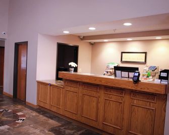 Canby Inn and Suites - Canby - Front desk