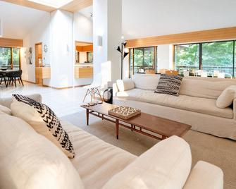 Huge Mid Century Beach Home w/Beach Access - Holland