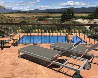 child-friendly holiday home with private swimming pool - Garriguella - Balcón