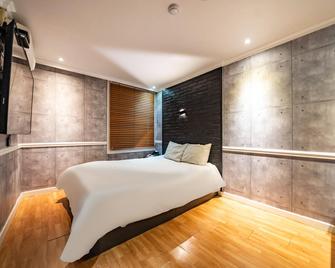 Sanbon Stay On Hotel - Gunpo - Bedroom