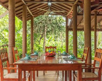 Nature Lanka Ayurveda Health Resort - Tangalla - Patio